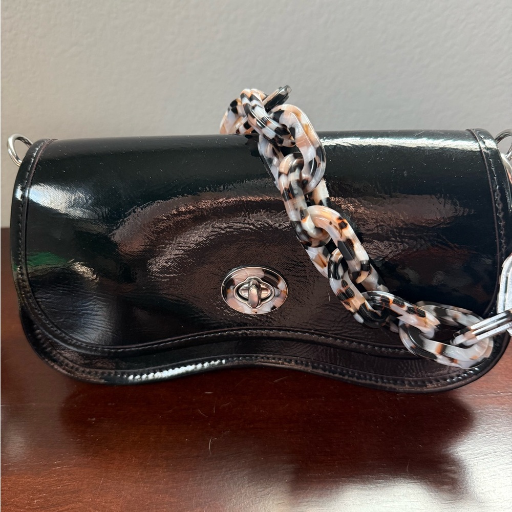 Coachtopia Wavy Dinky. Black patent leather with wallet.
